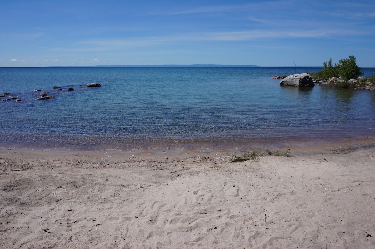 Lakefront Private Beach, Our Family Cottage GBay