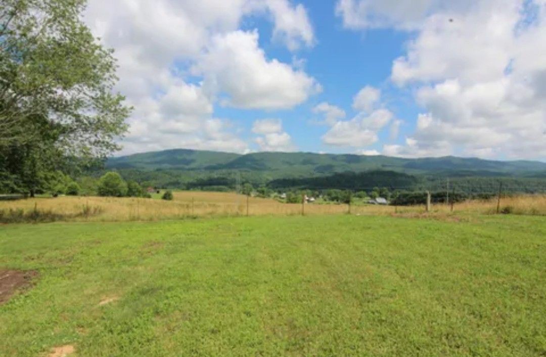 BlackDog Farmhouse
Mtn. City TN. -37 min. to Boone