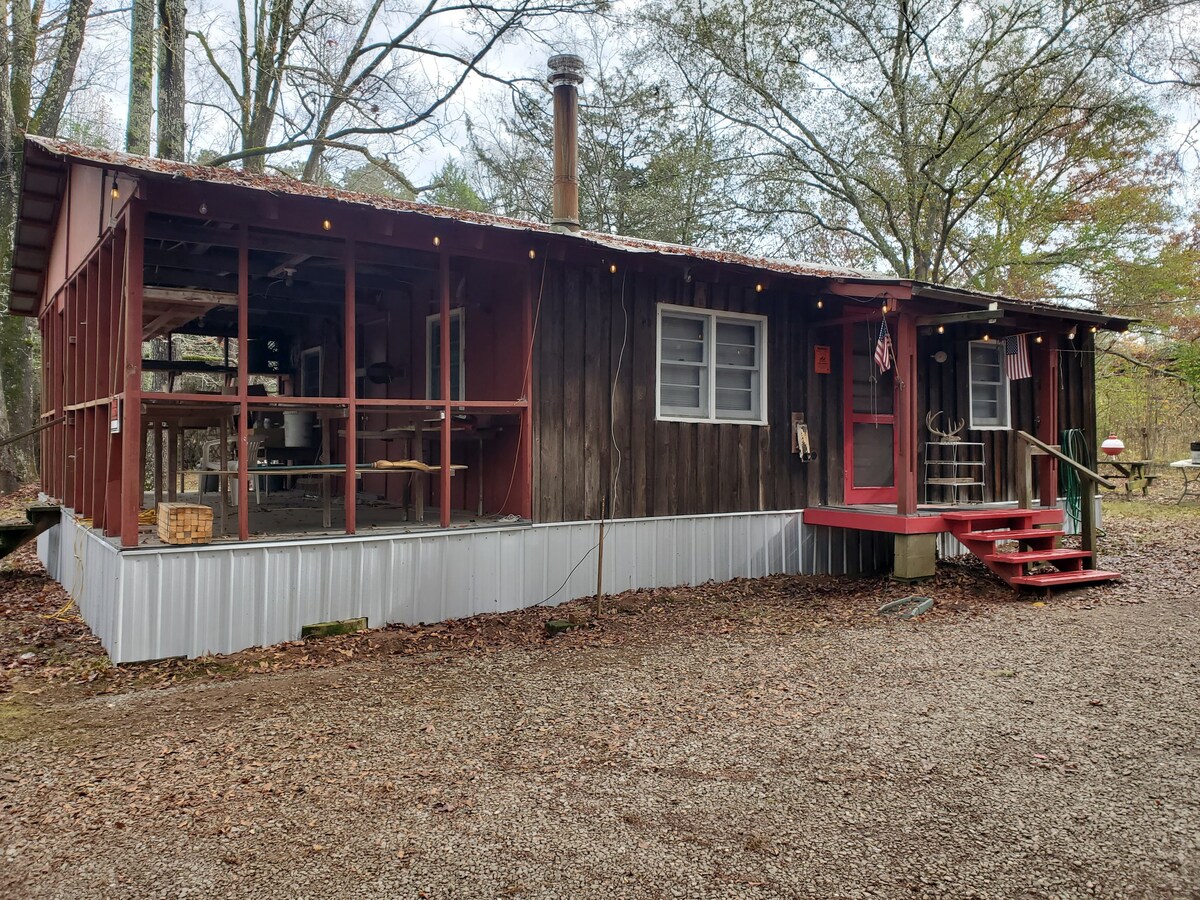 Clarks Hill/Lake Russell的Vintage/Rustic Cabin