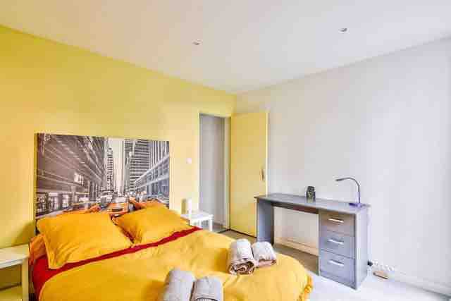 独立、安静、非常舒适的黄色房间