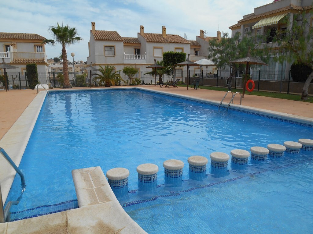 Apartment with Pool & WiFi, close to Golf.