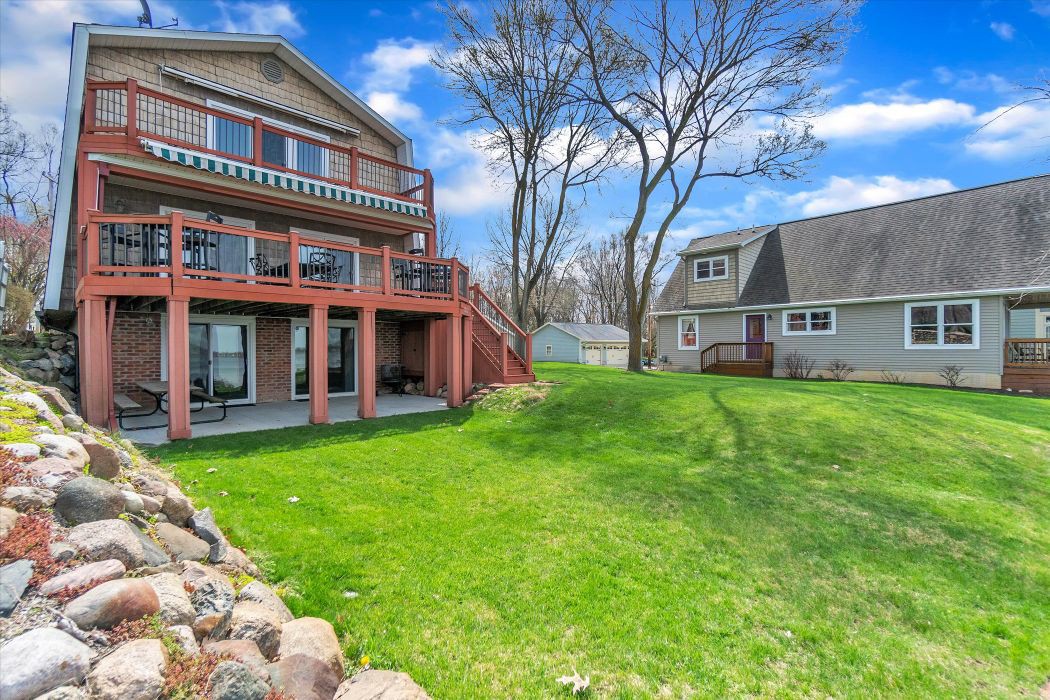 The Dawg House on Devils Lake - 4 bed 3.5 bath
