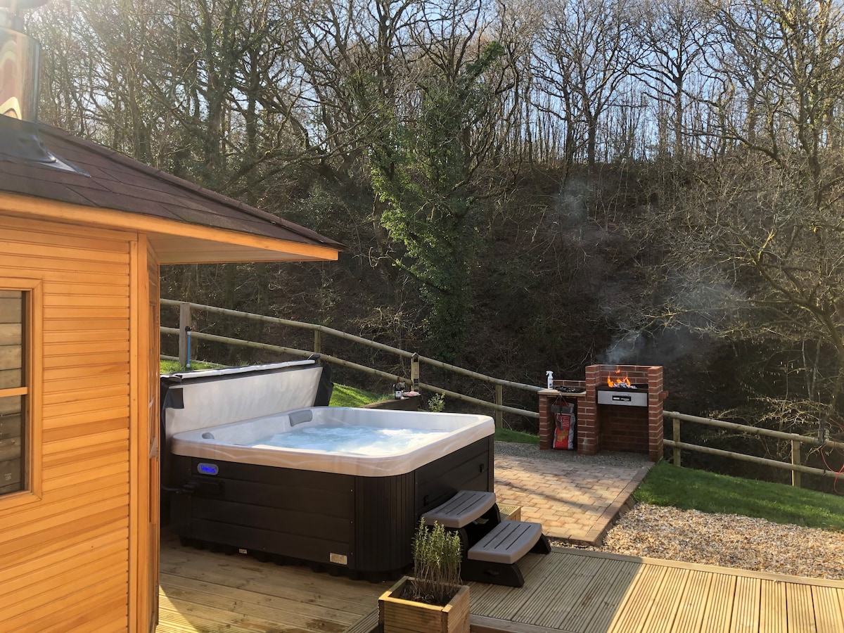 Luxury lodge with hot tub and sauna - Rosemary