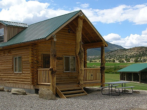 落基山脊（ Rocky Ridge Outpost ）的单卧原木小木屋