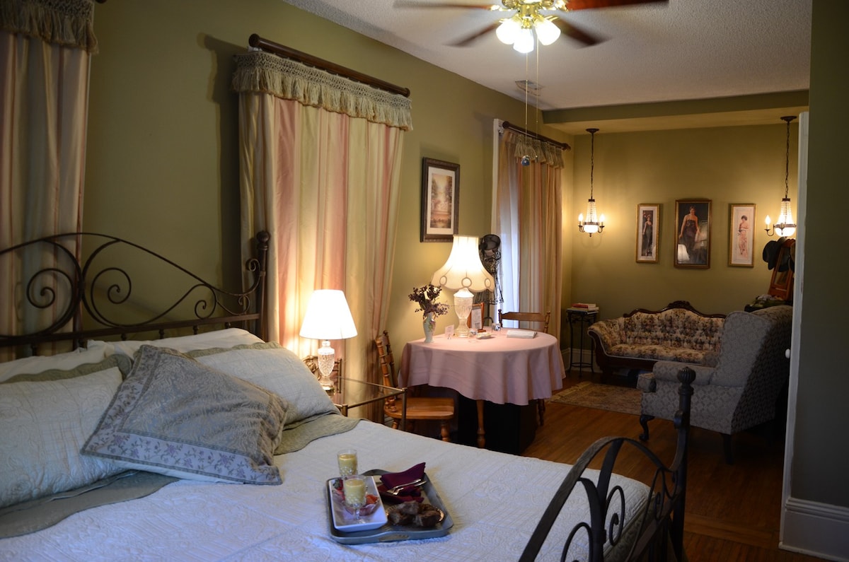 Rose - Whispering Pines Bed & Breakfast