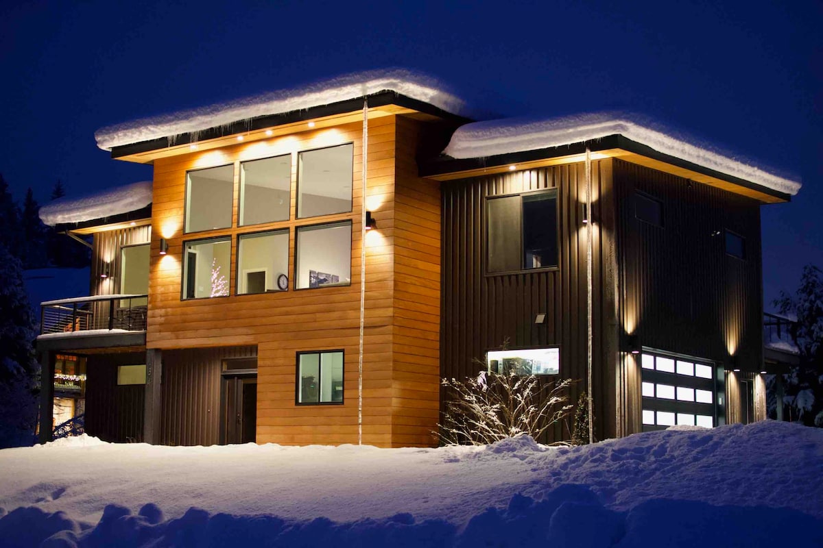 Amazing Modern Girdwood Oasis — Stunning Views