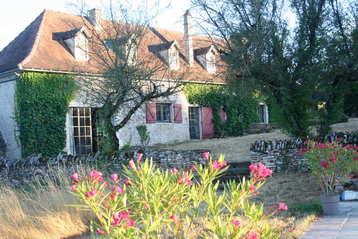 Maison avec piscine et tennis près de Rocamadour