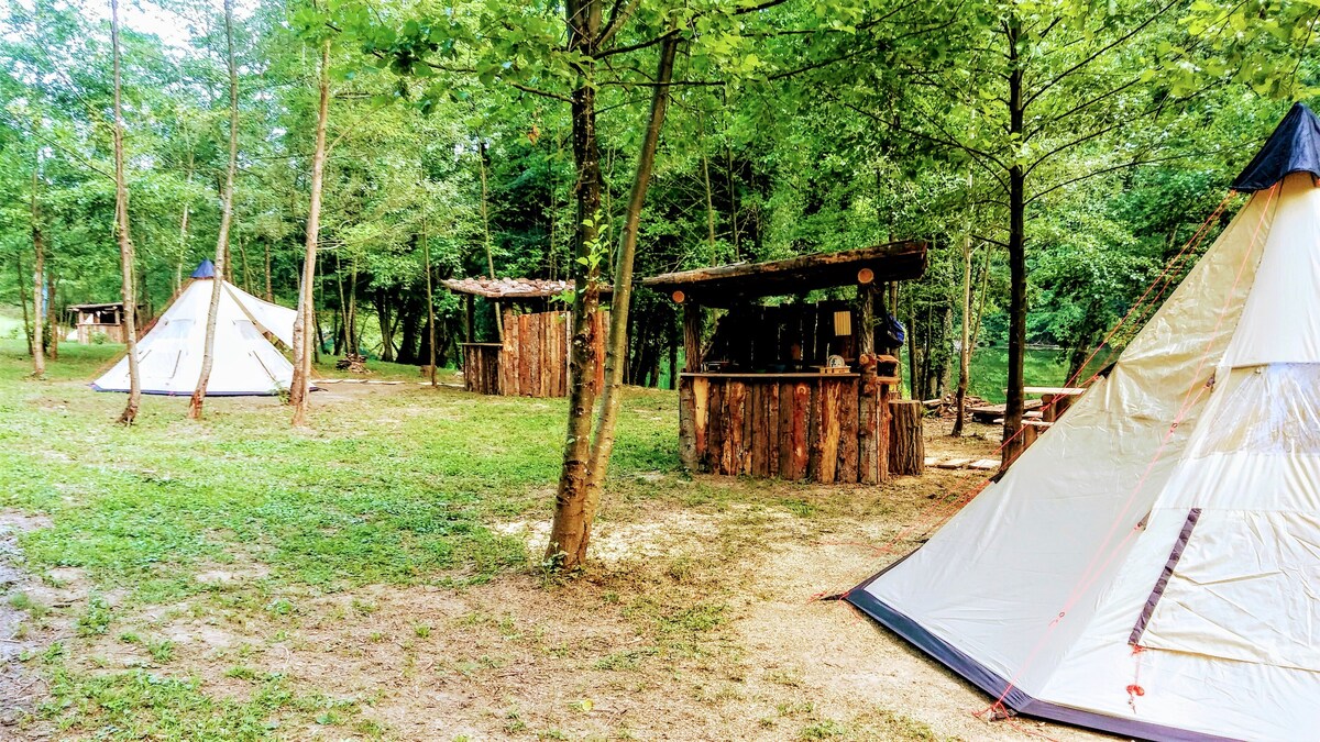鲁滨逊营Juratovićki Brig -帐篷1