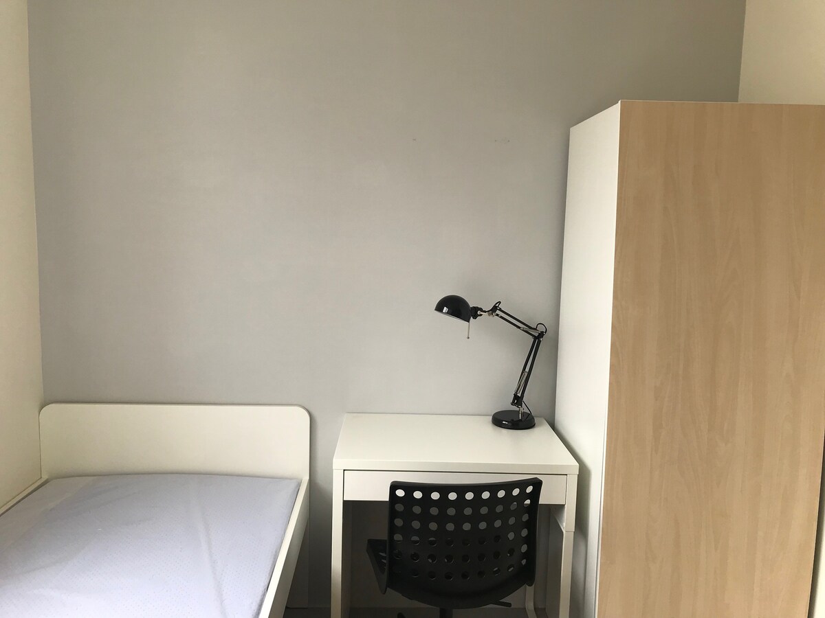 (A)带舒适公寓MRT R9的月租单人套房
