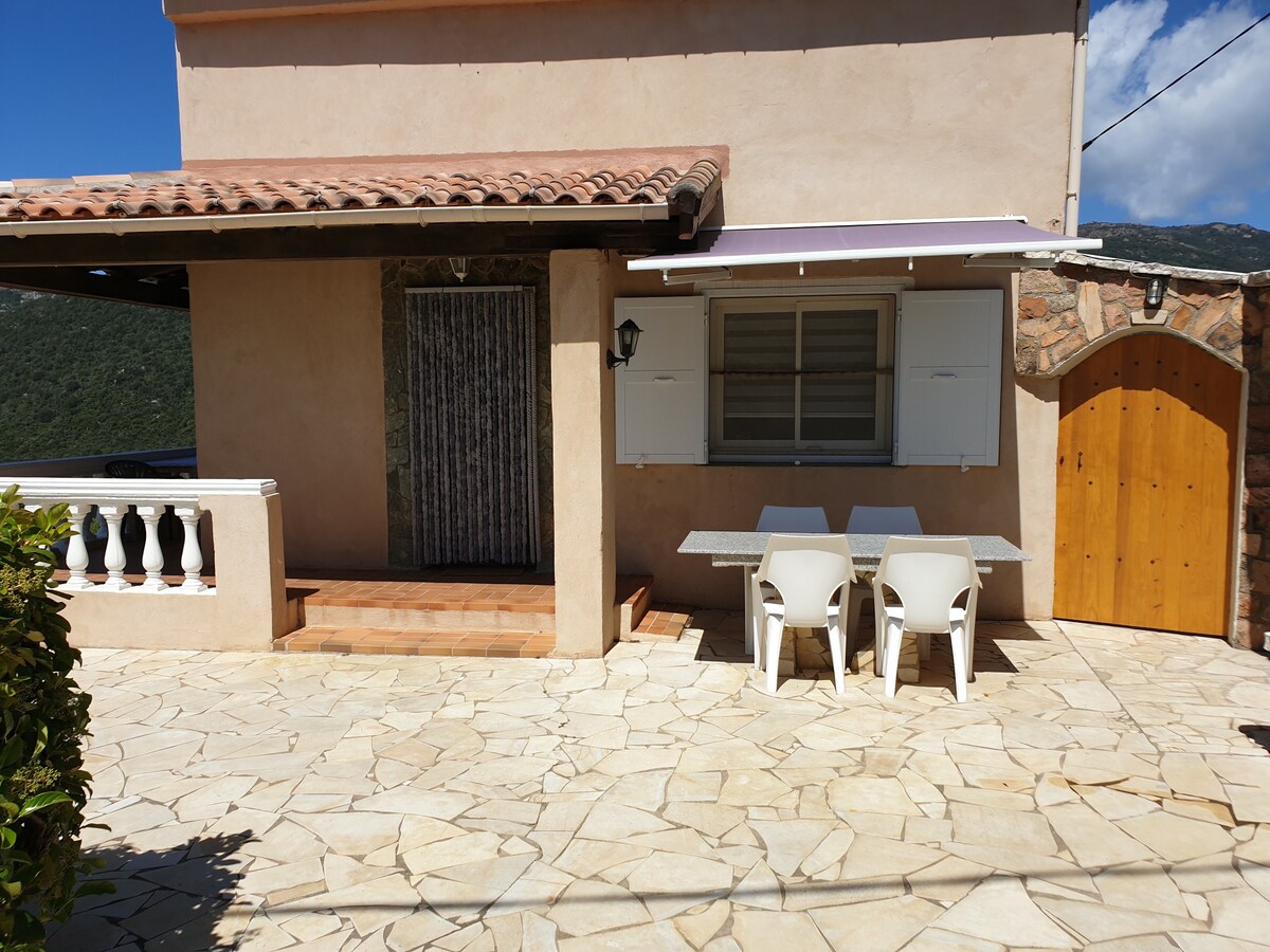 " Chez Doudou" Maison vue sur la mer