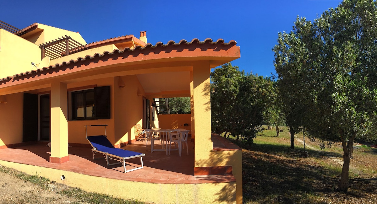 VILLA Bilocale 16B al Mare con giardino. Sardegna