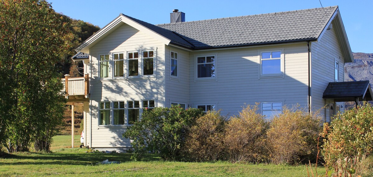 Fjordblick公寓，可容纳5名成人+1名儿童