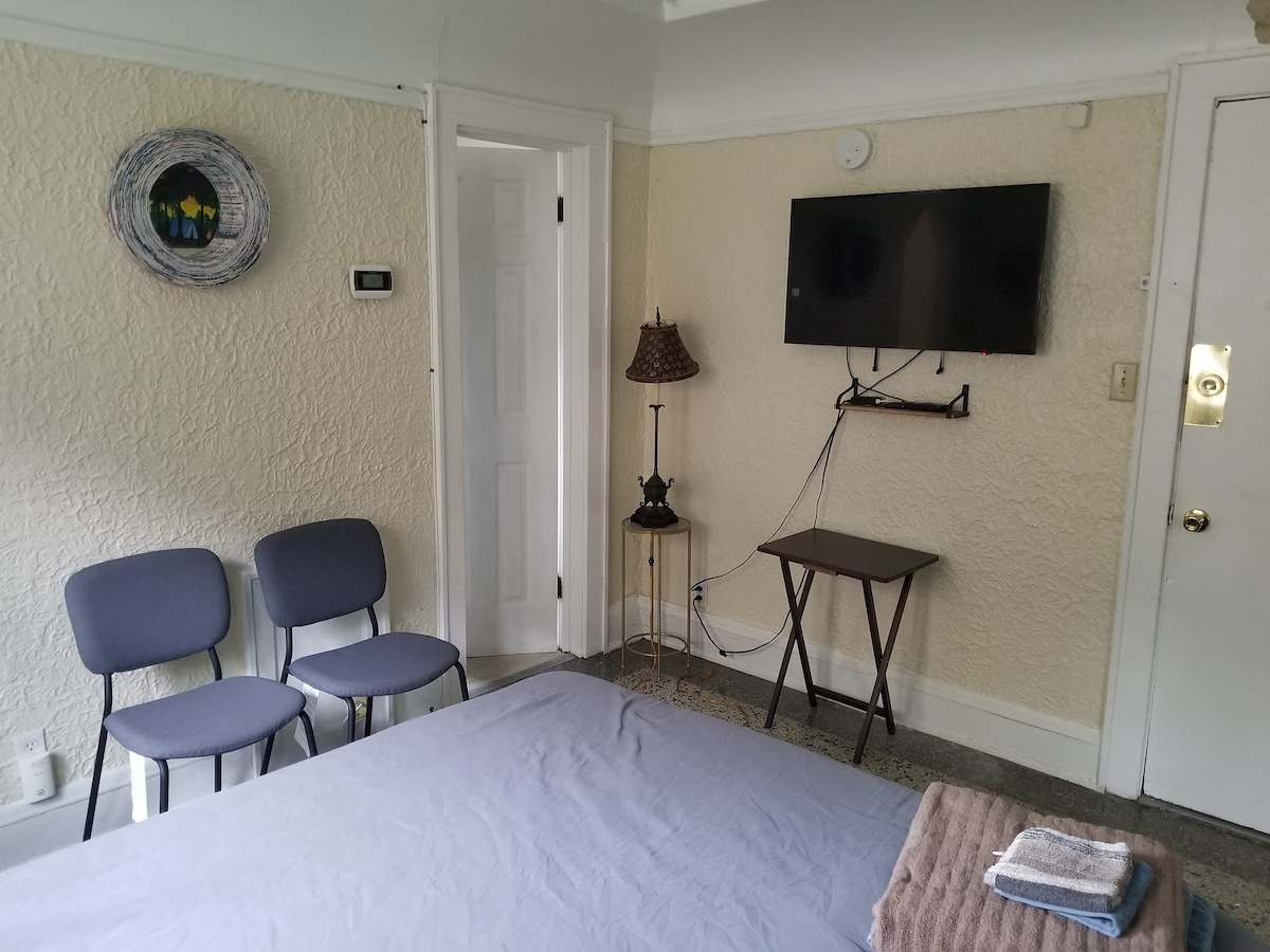 Cute Economical Studio off Brady St | Free Parking