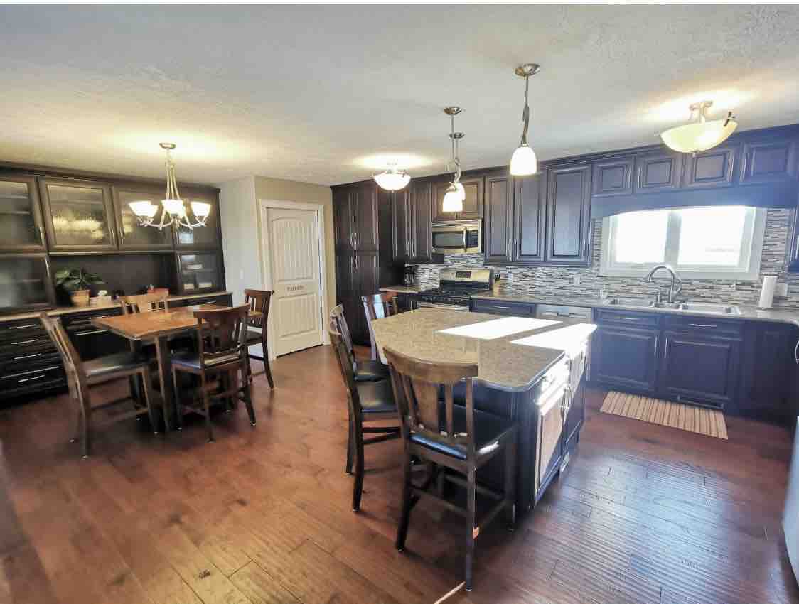 Cardston Hilltop House, fully renovated 4 bedroom