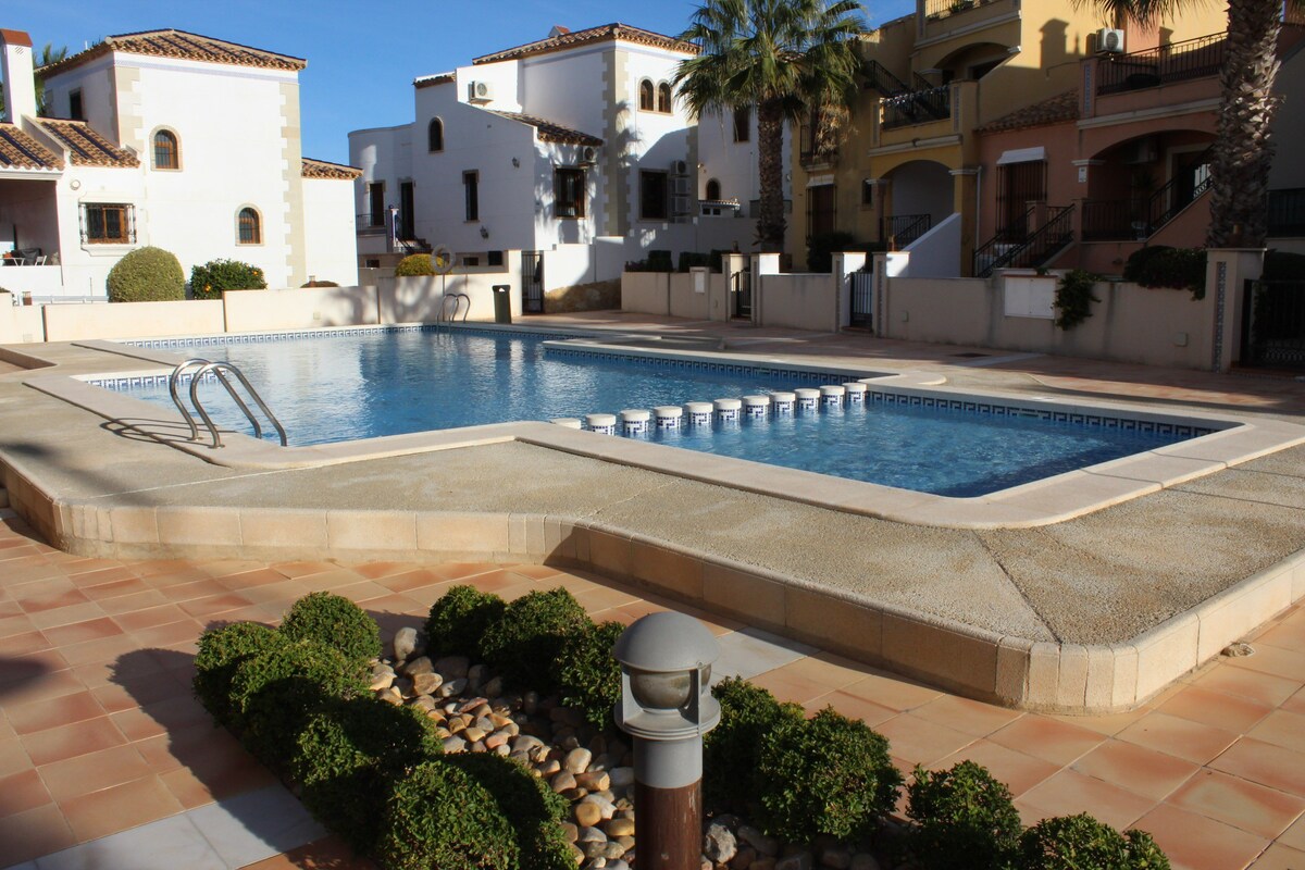 Casa Estrellas ， 2张床， 2个浴缸， La Finca花园公寓