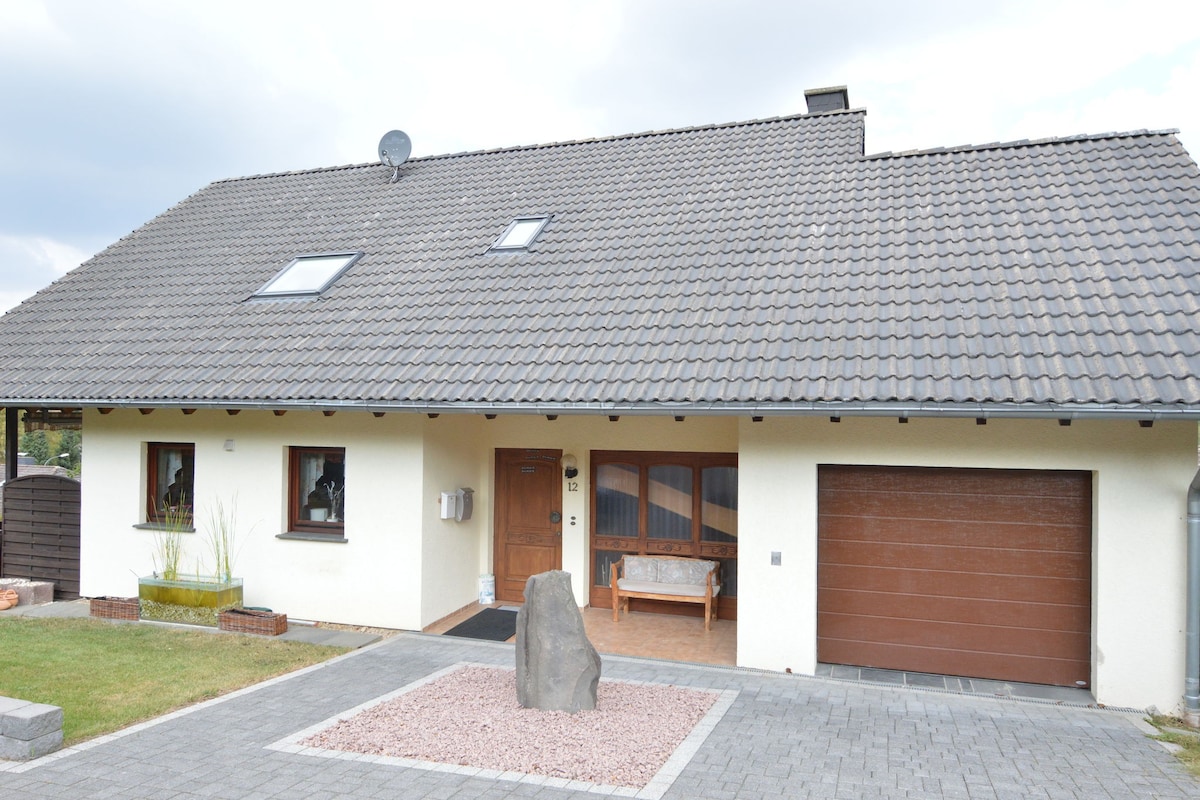 holiday home in Üxheim Niederehe with garden