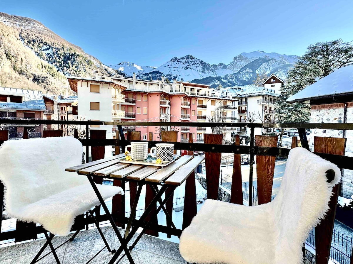 2 rooms apartment / Best location in Limone