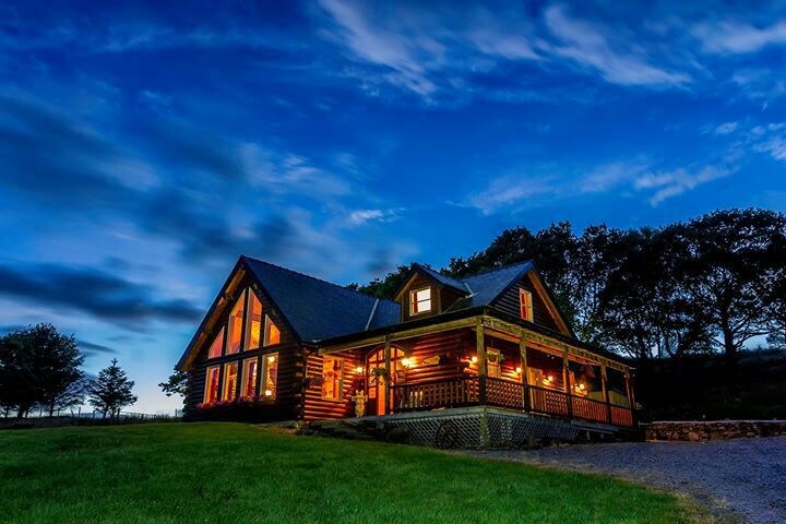 Log cabin in the mountains
Westport and Connemara