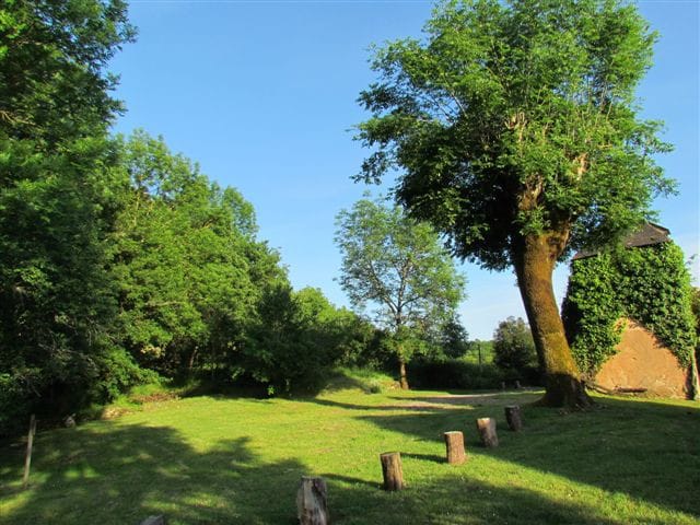 绿色环境中的Longère Lotoise