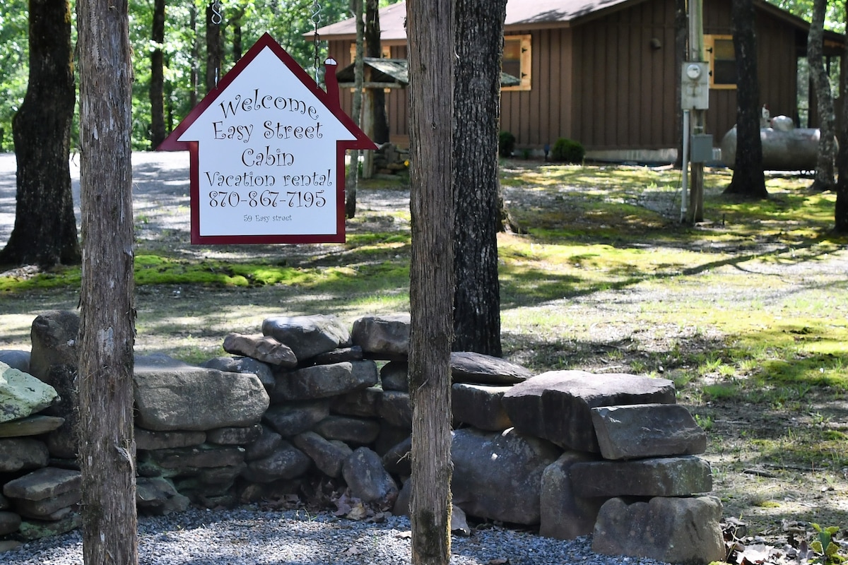 Secluded 1 bedroom rustic cabin near Lake Ouachita