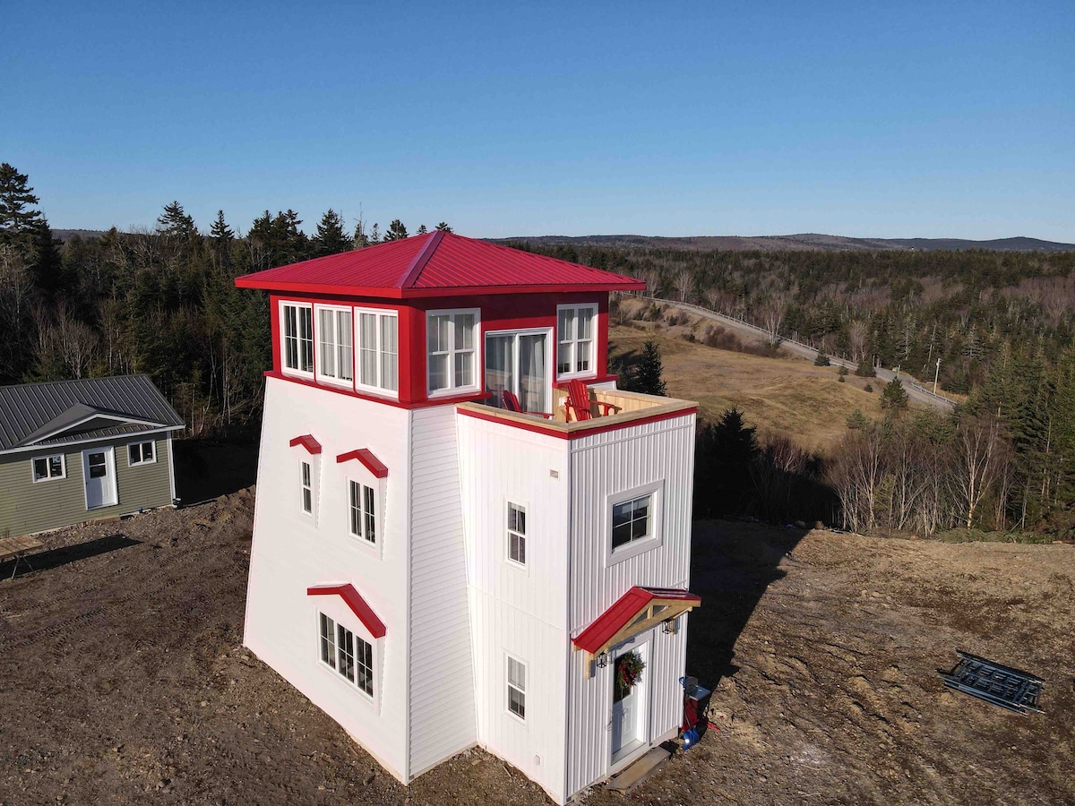 Unique Lighthouse Cottage with Incredible Views