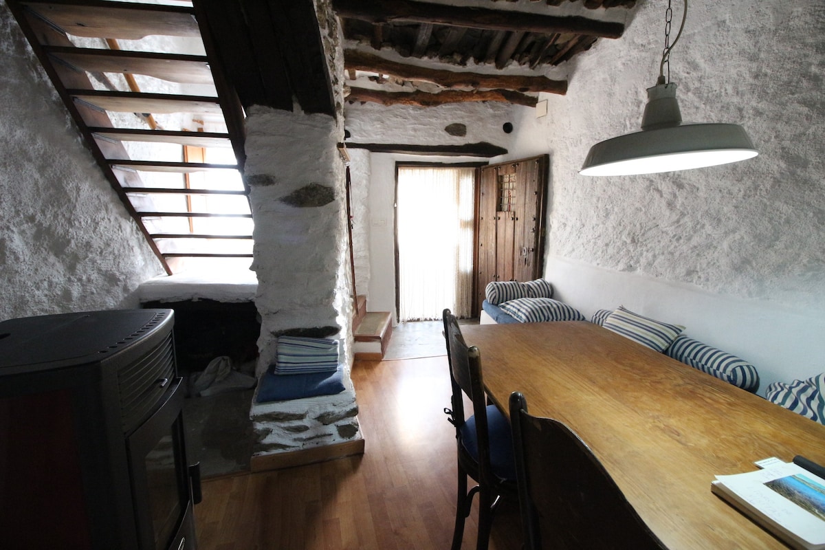 传统alpujarña小屋。
