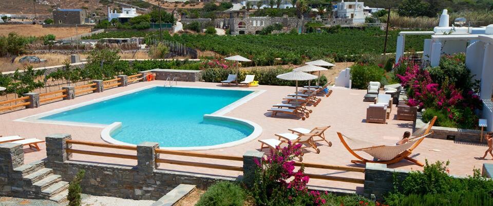 Stylish villa for 6 in a luxury complex in Paros