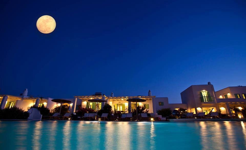 Stylish villa for 6 in a luxury complex in Paros