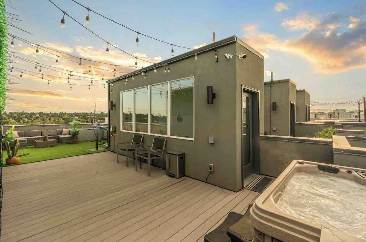 Luxury Townhouse w/Rooftop Hot Tub & Mntn Views