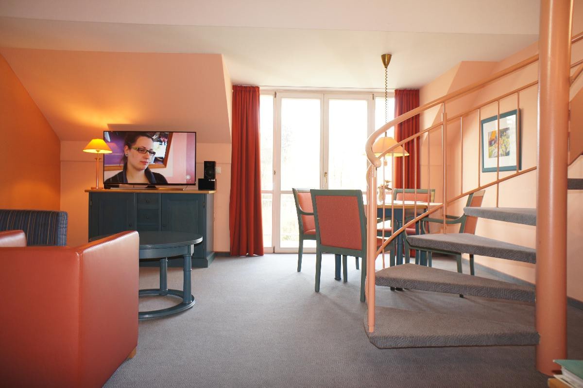 AngerResidenz, FeWo & Hotel (Zwiesel), Hotel-Suite (65qm) mit 2 Schlafzimmern und Balkon inkl. Frühstück