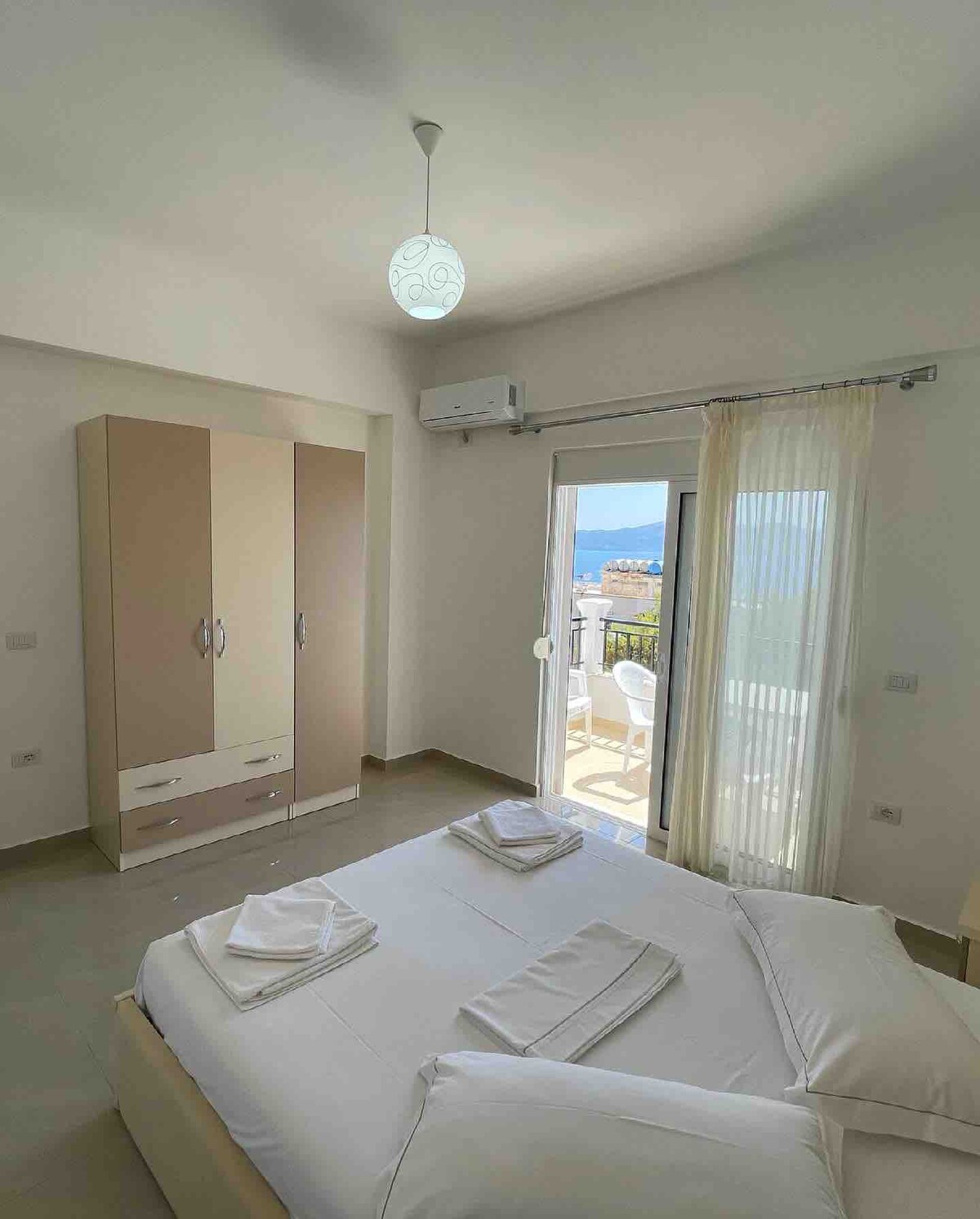 One bedroom apartment with sea view (2)