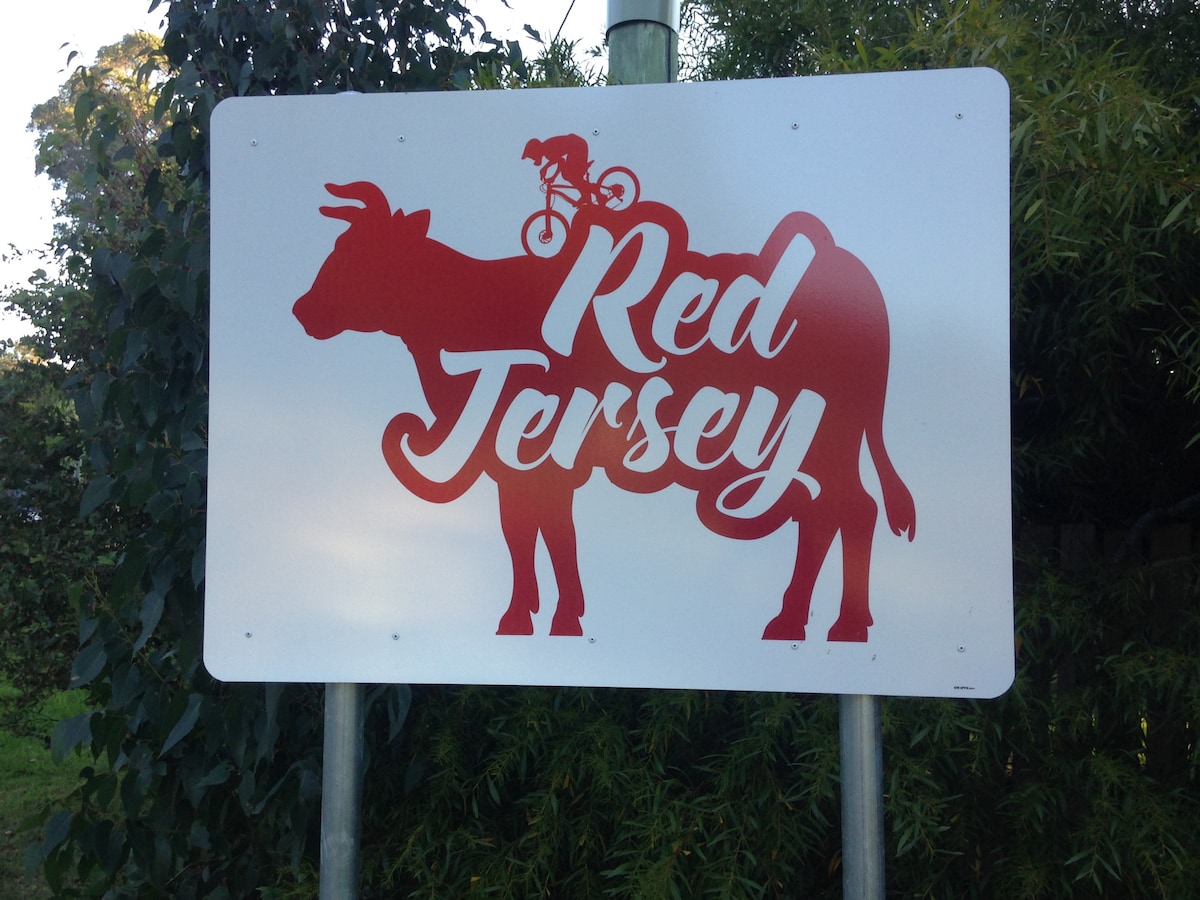 The Red Jersey - 'Udder House'