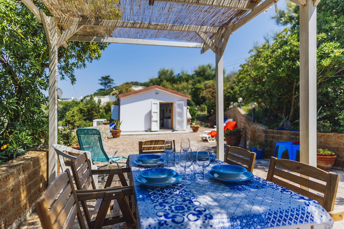 Casa Le Forbici. Private access to the sea