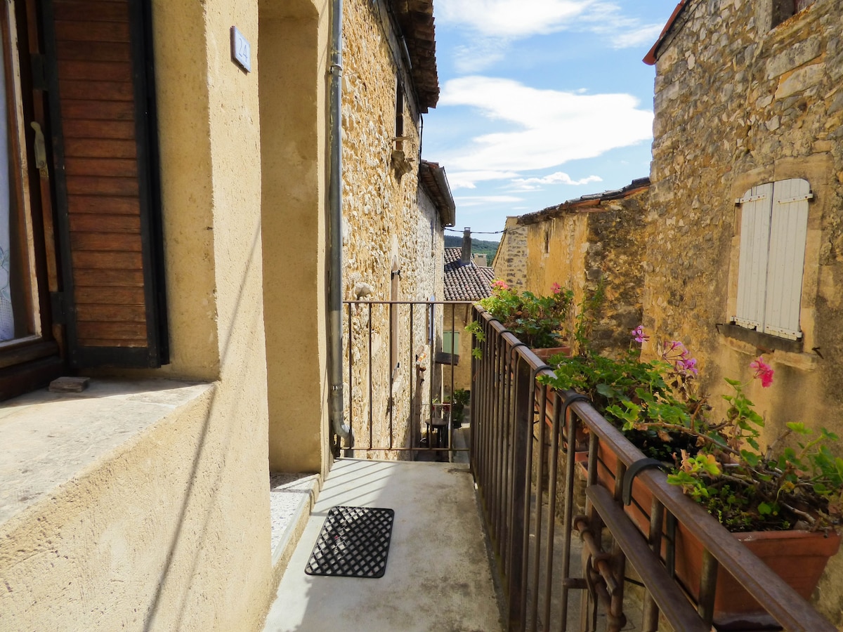 Gite en Sud Ardèche ，位于安静的村落