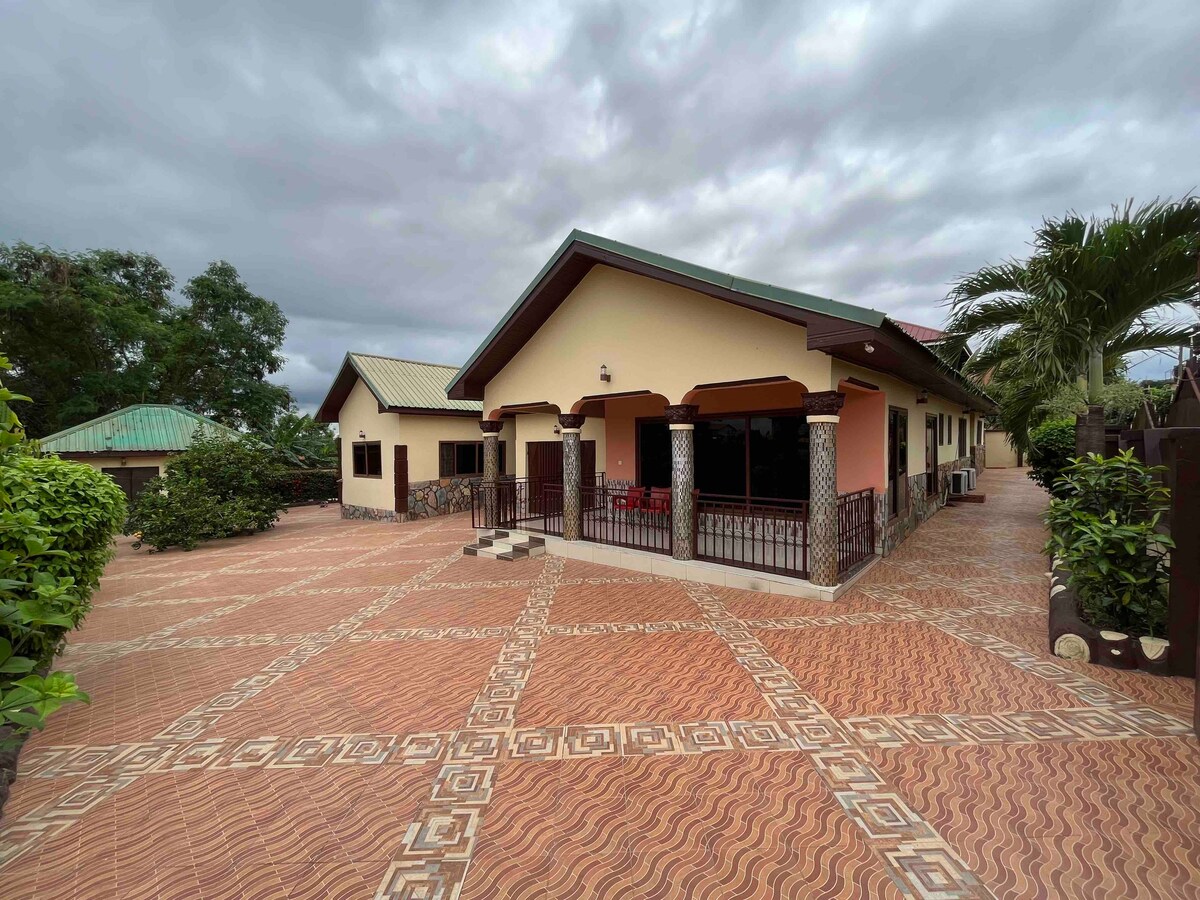 Kumasi Lake Road的家庭住宅