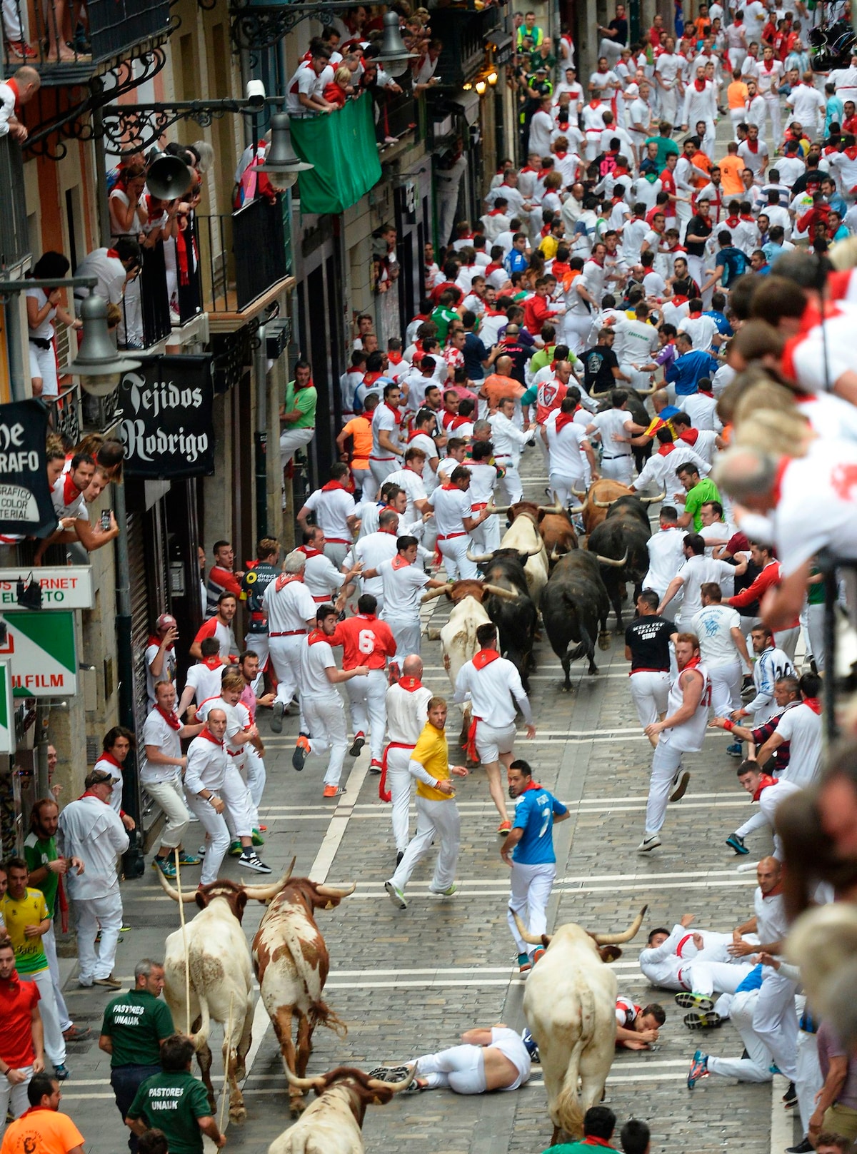 圣费尔明（ San Fermin ） ，埃塔菲塔街（ Estafeta Street ）的VIP蜂鸣器！ 4