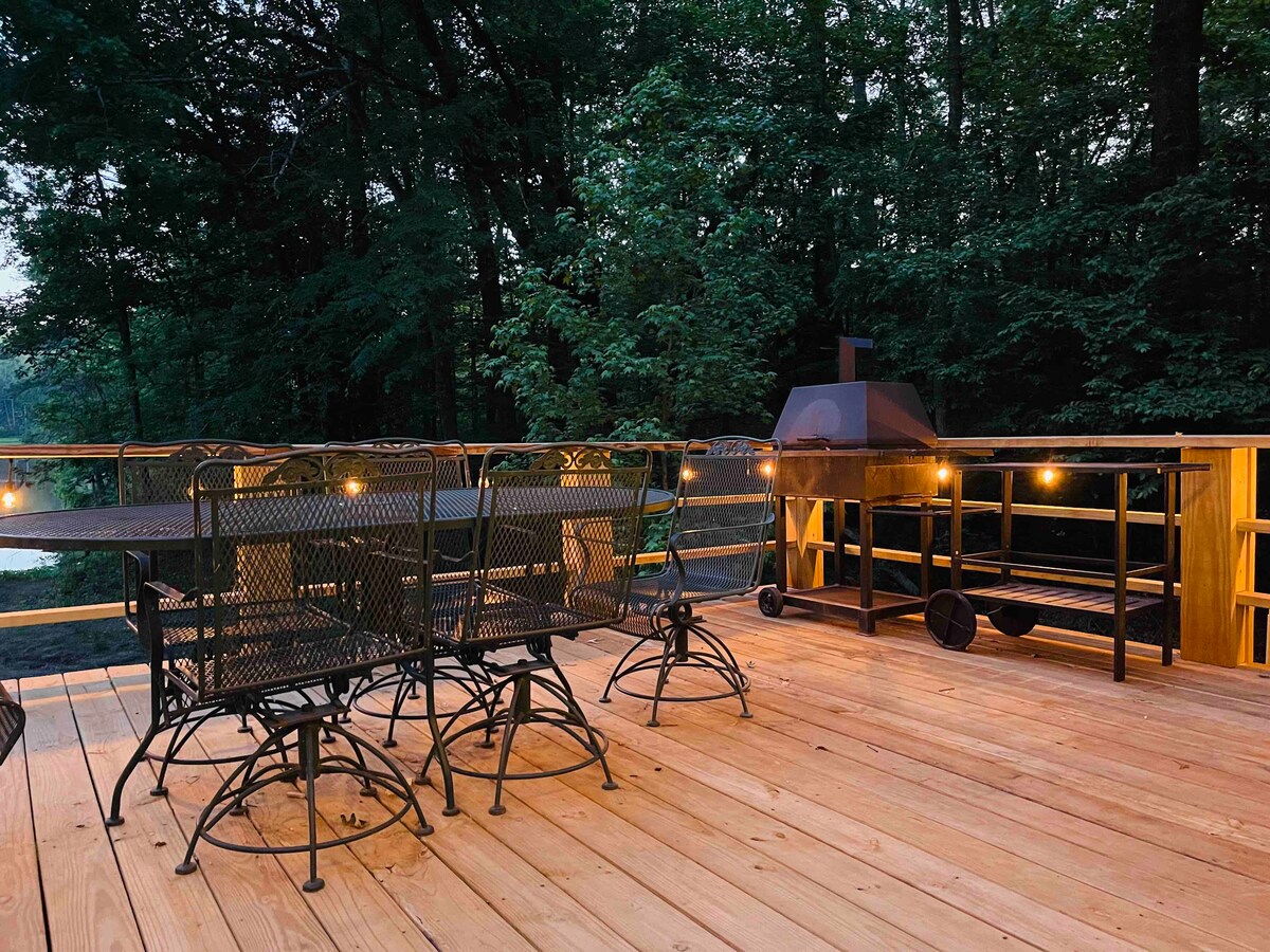 The Natchez Retreat Lakeside A-frame Cabin