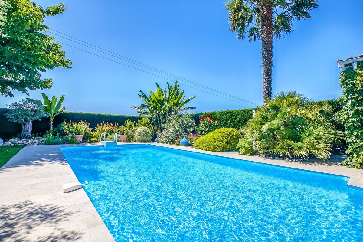 Modern holiday home with pool