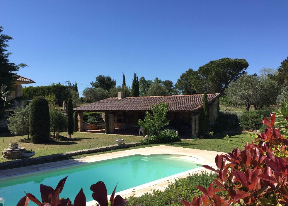 Superbe appartement avec piscine 8 km d'Avignon