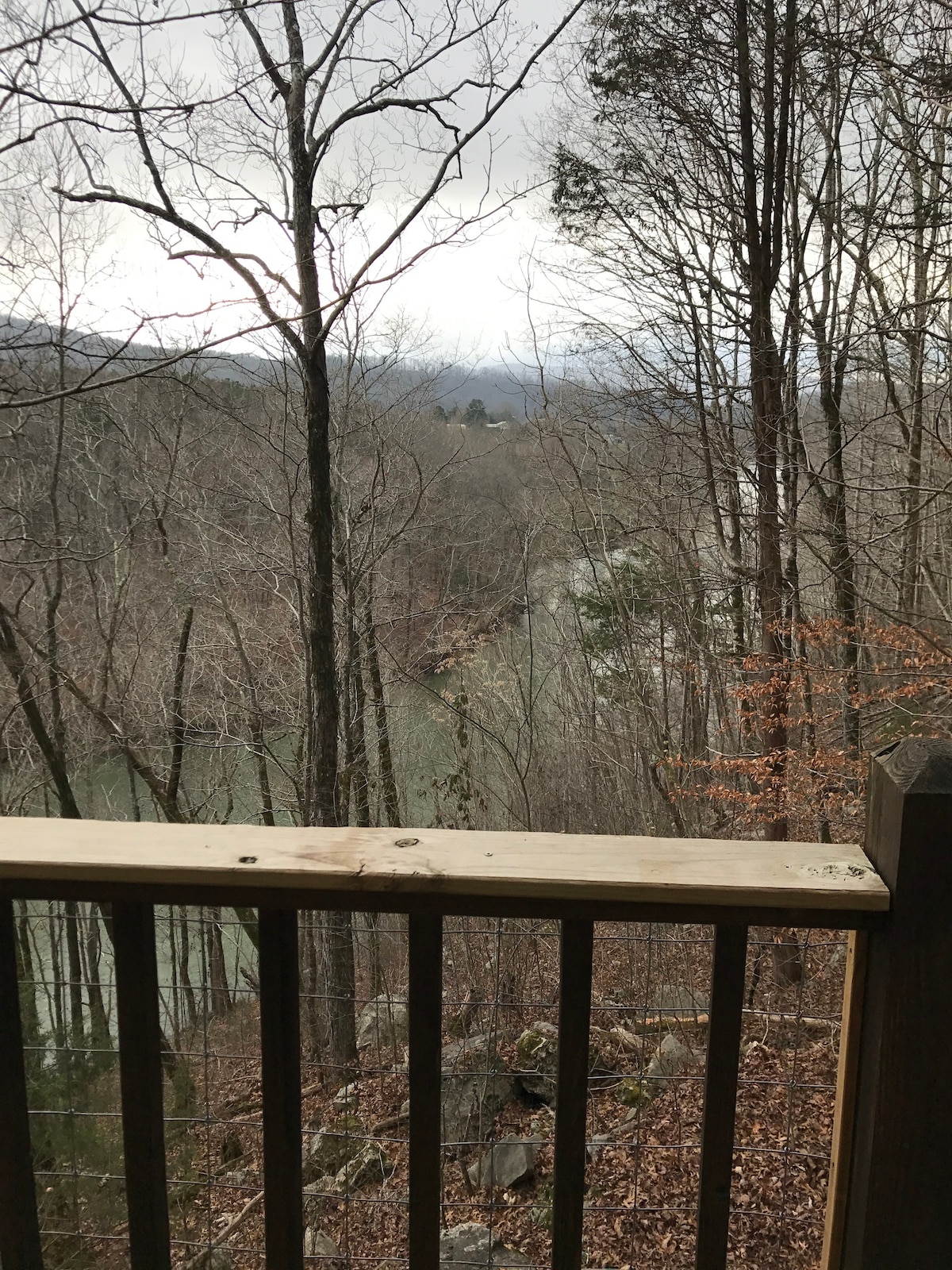 Cedar Bluff Cabin on the Caney Fork River