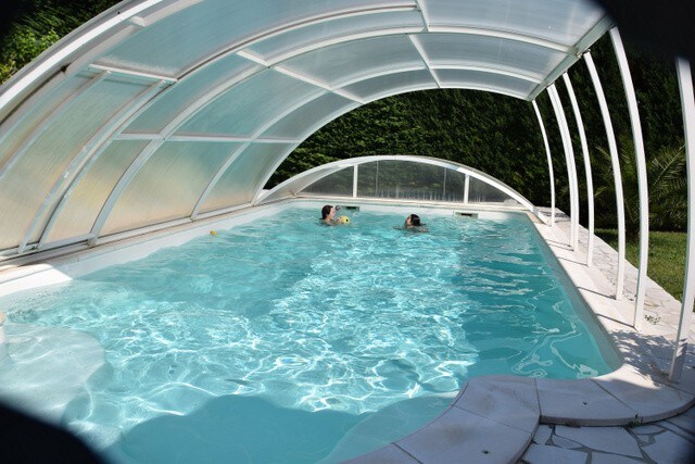 Maisonnette  dans propriété avec piscine