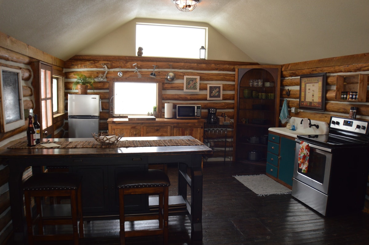 Needle Rock Cabin on 80 acres!