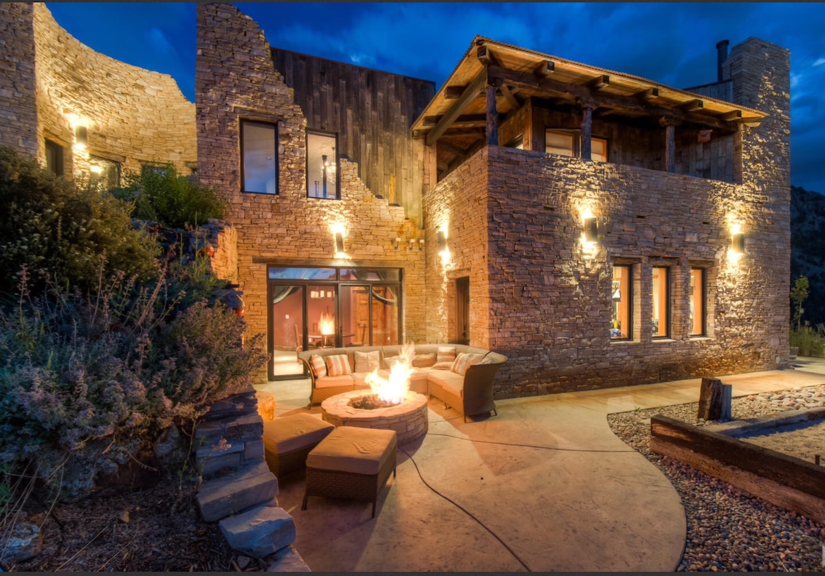 Red Rocks Oasis 
PrivateGuesthouseForCorCouples