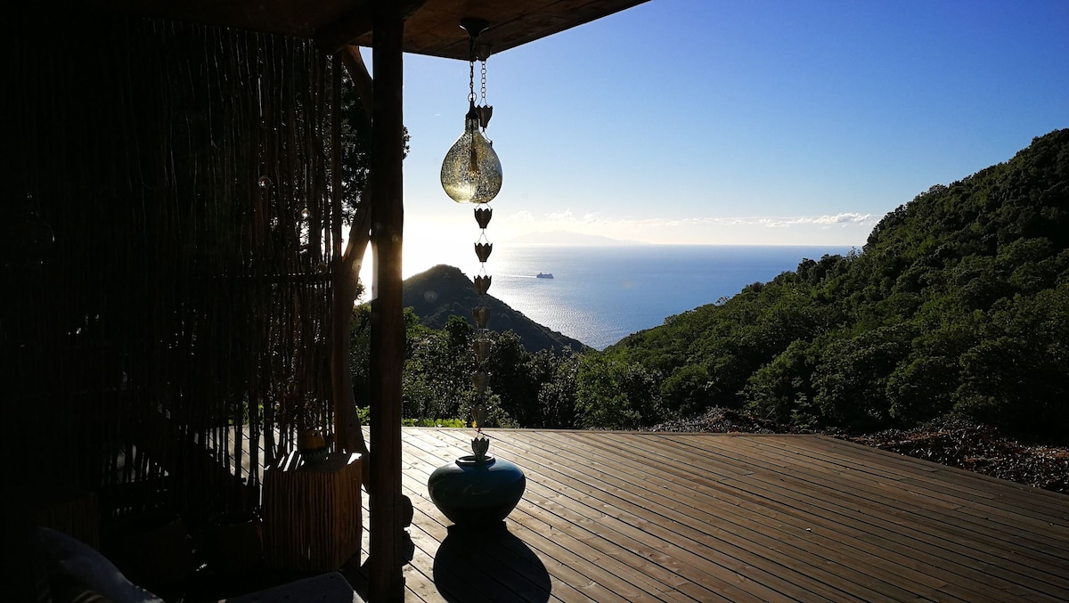 Cabane de luxe dans les arbres Vue mer somptueuse