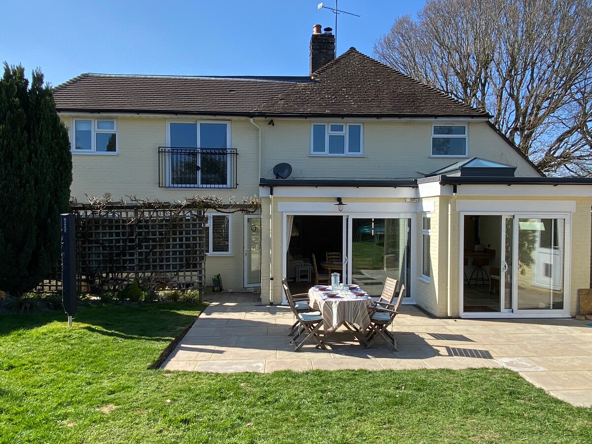 Entire house - sunny and spacious family home