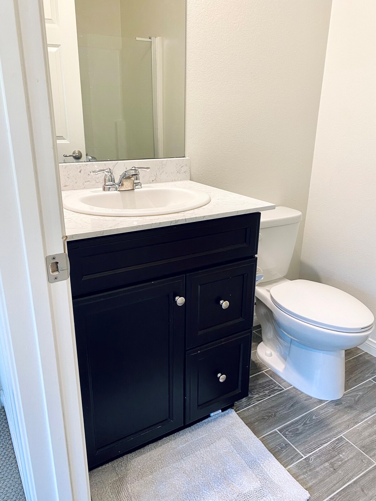 Clean, Quite & Cozy Suite with Private Bathroom