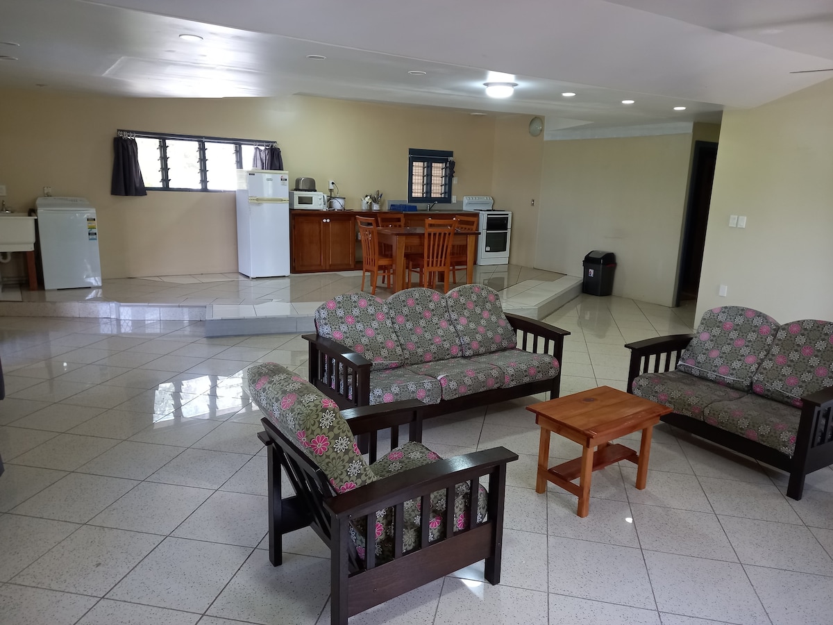 Saolan Aprt #8, 3 Bed room apartment clean safe.