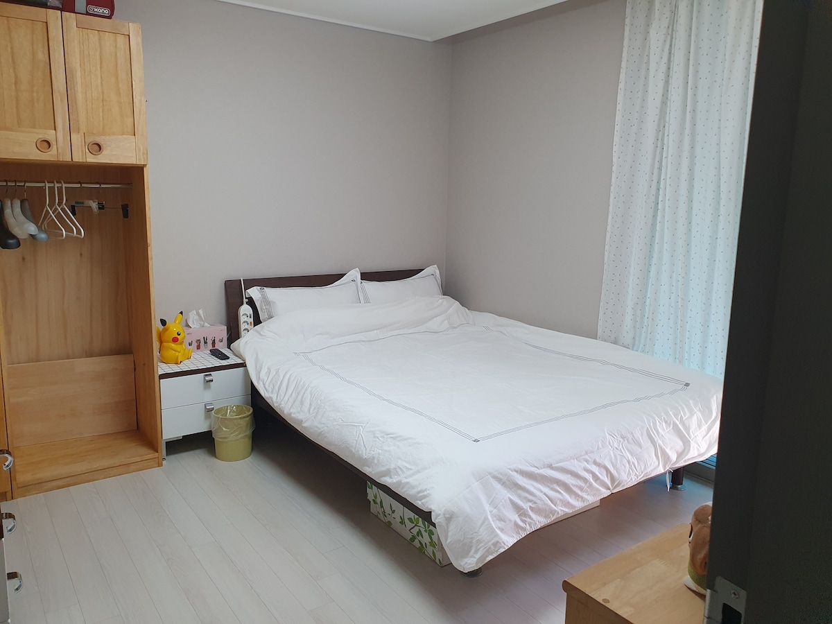 Leo's queen bed room (침구고온살균), 
중량천 도보3분