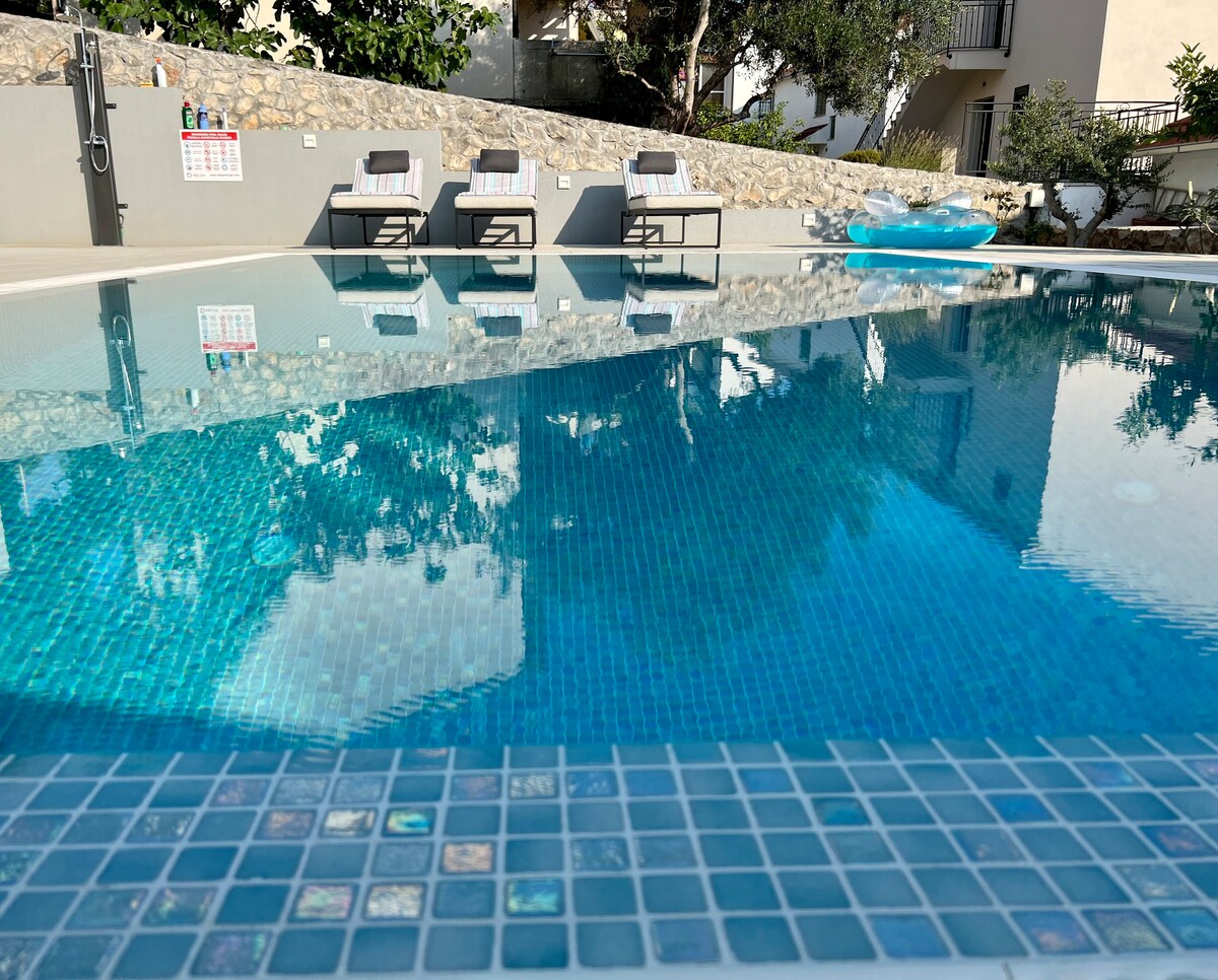 Villa ZEN Trogir-Okrug加热泳池和电动汽车充电器