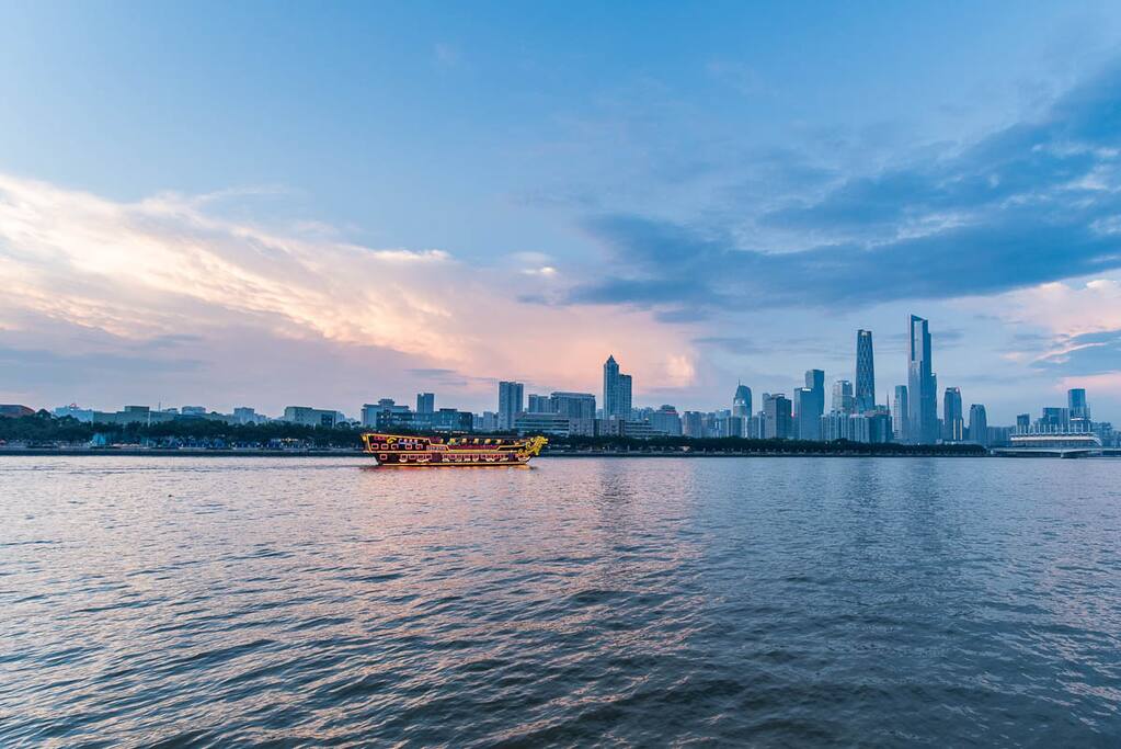 新城中大&坐享珠江夜景/私人影院&直达琶洲会展/近地铁8号线鹭江站